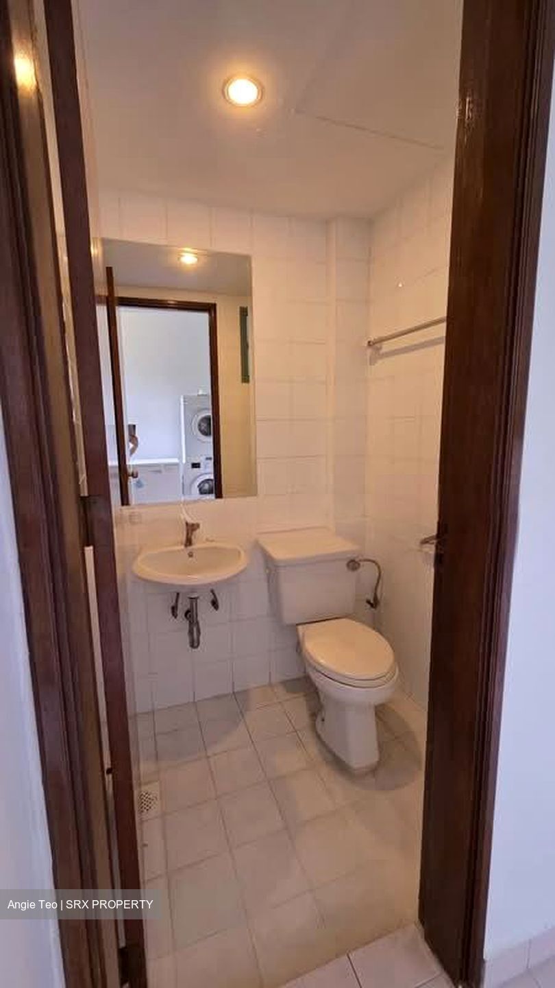 Gold Coast Condo (D5), Condominium #560549351